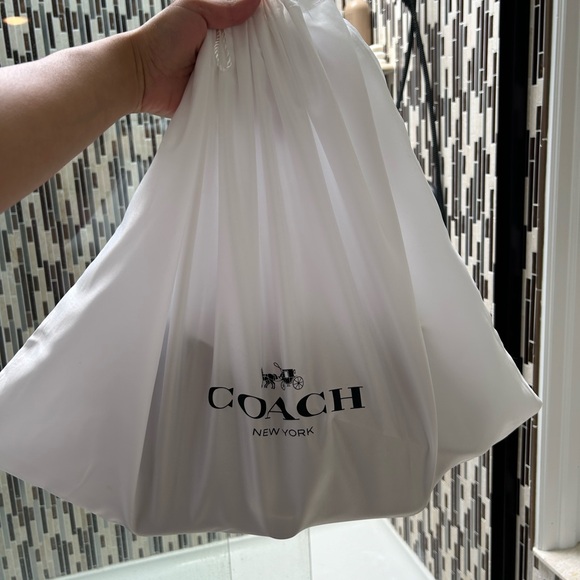 SOLD Coach burgundy flap shoulder bag - Picture 11 of 11